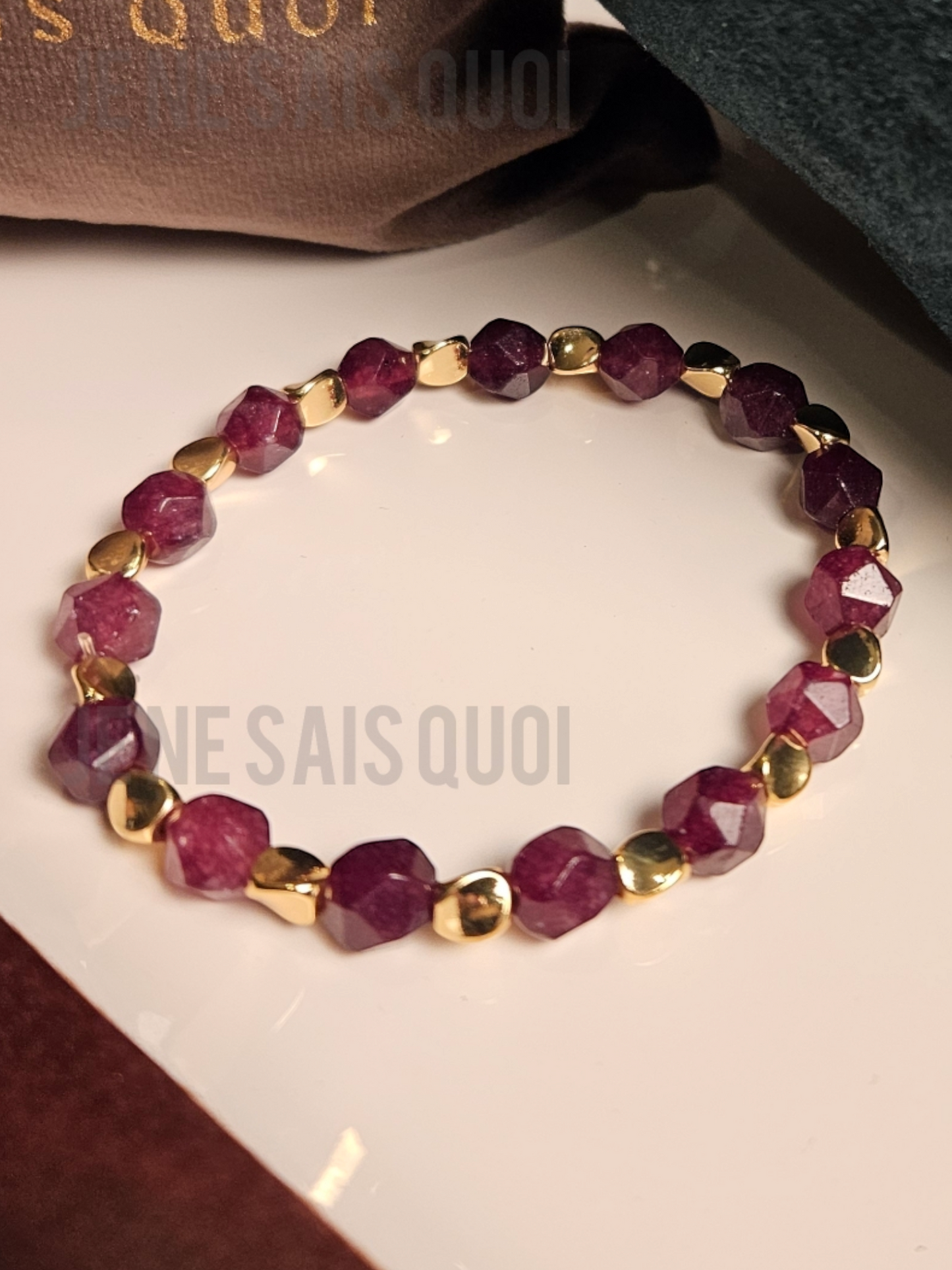 Éclipse Élégance Wine Red Chalcedony I