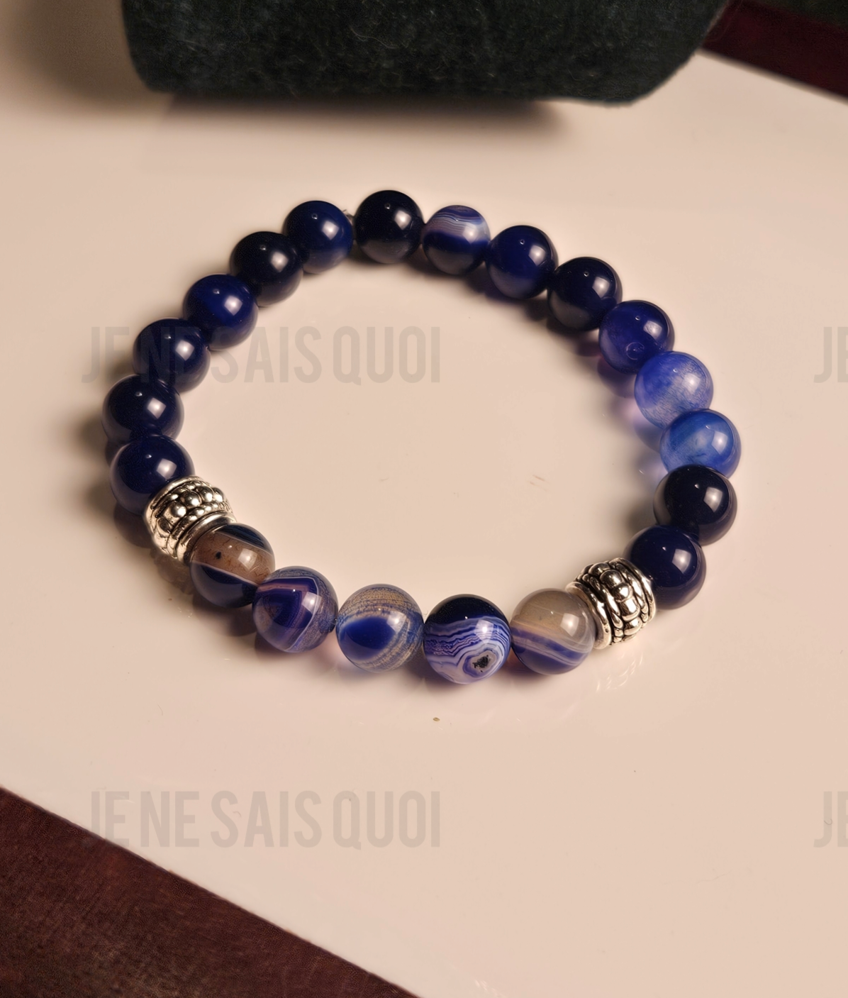 Éclipse Élégance Blue Banded Agate