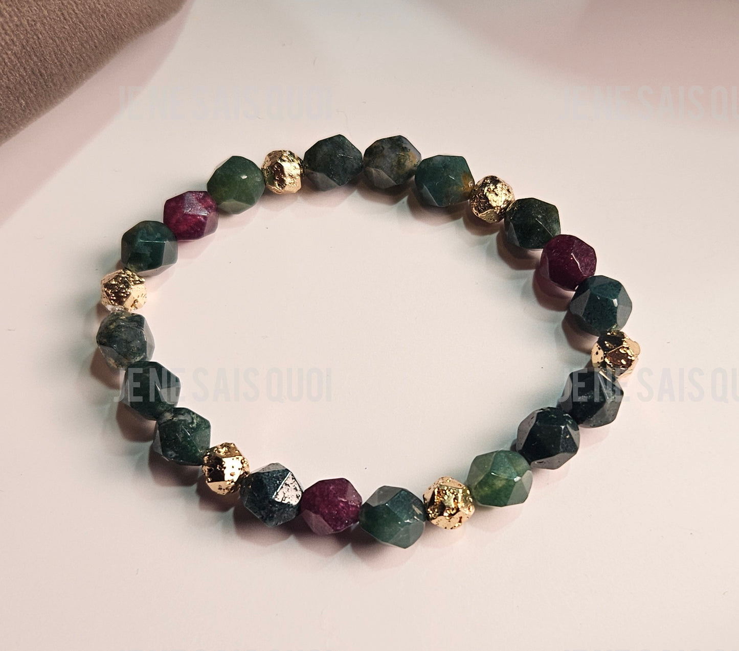 Éclipse Élégance Wine Red Chalcedony