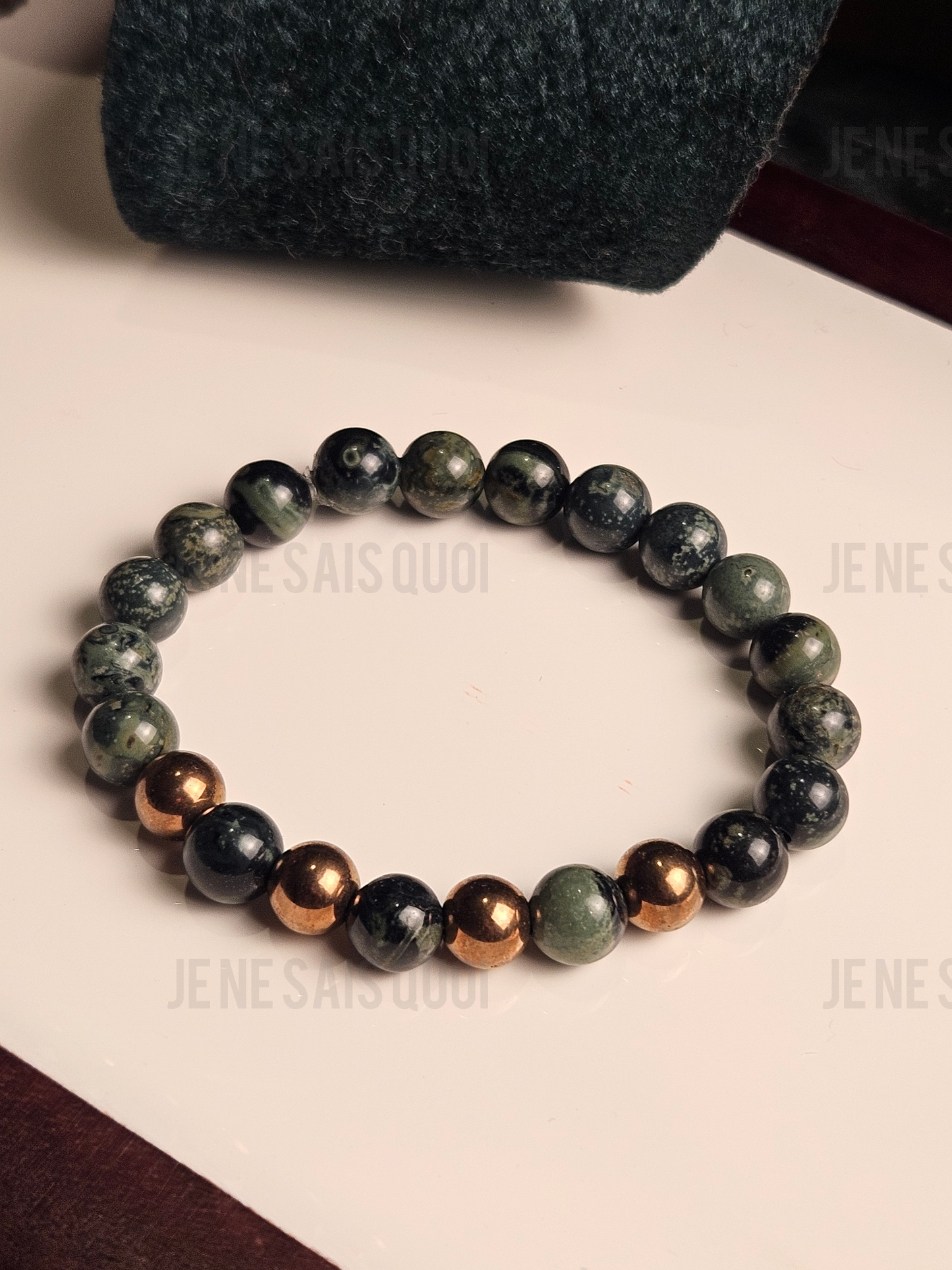 Éclipse Élégance Epidote Hematite